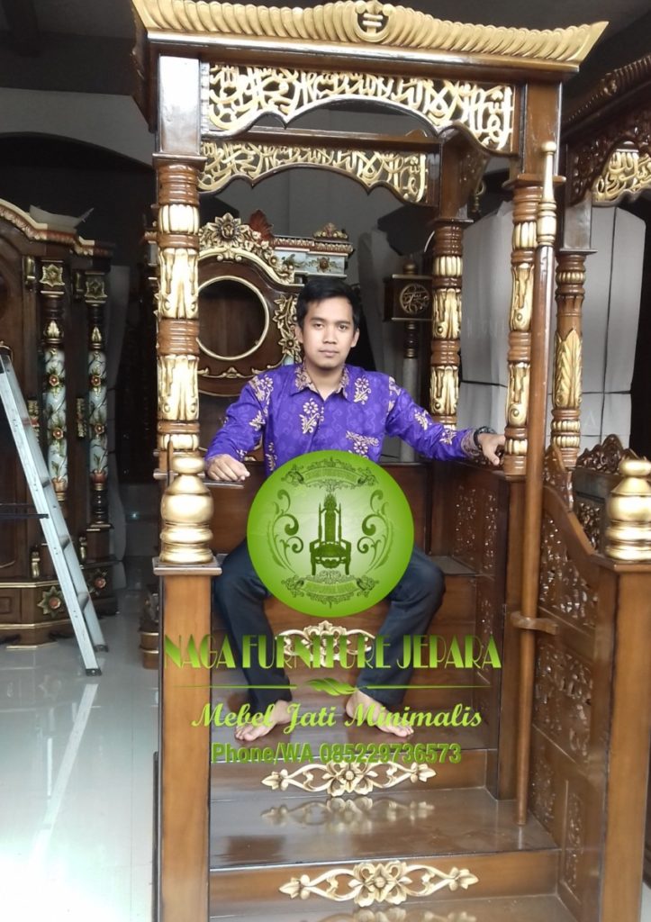 Contoh-Mimbar-Masjid-Nabawi-Madinah-723x1024  