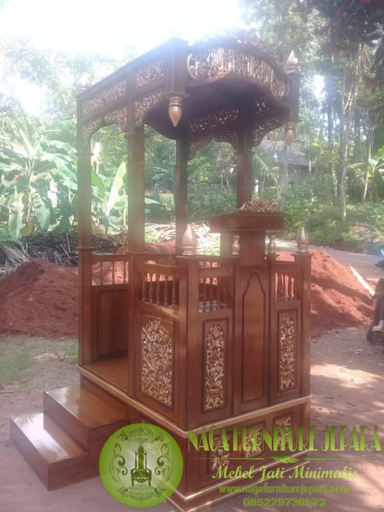 mimbar masjid tingkat tangga atap kaligrafi