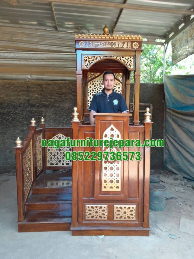 Harga-Gambar-Mimbar-Masjid-Jati-Tangga-Samping-Mewah-scaled  