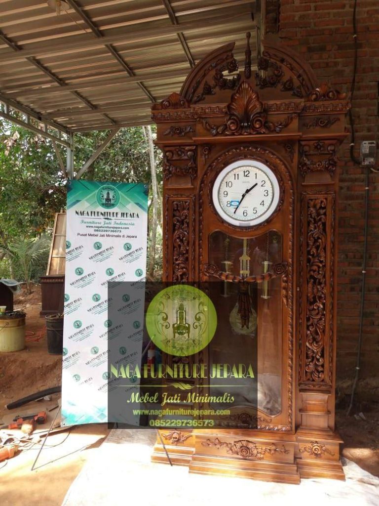 Lemari-Jam-Brawijaya-Mewah-Besar-Full-Ukiran-Asli-Jati-Jepara-scaled  